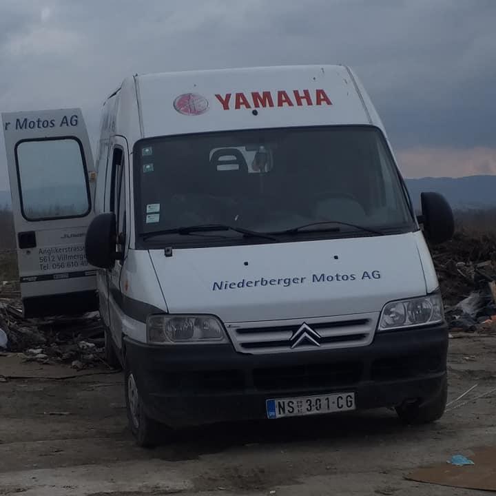 Parkiran kombi za odnošenje smeća